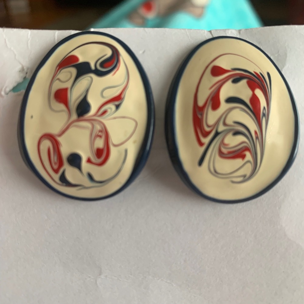 Vintage Style Oval Marbled Swirl Stud Earrings Navy Blue Red Cream Abstract Art